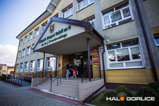 akademia z okazji 50-lecia jubileuszu powstania Zespołu Szkół nr 5 w Gorlicach