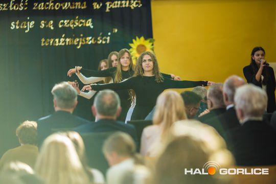 akademia z okazji 50-lecia jubileuszu powstania Zespołu Szkół nr 5 w Gorlicach