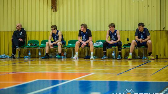 zdjęcie przedstawia koszykarzy MKS Gorlice w starciu z KS Bemke Klecza Dolna
