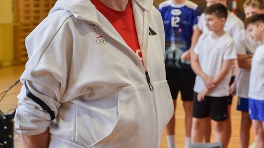zdjęcie przedstawia dzieci podczas wioślarskiej ligi mistrzów w gorlicach
