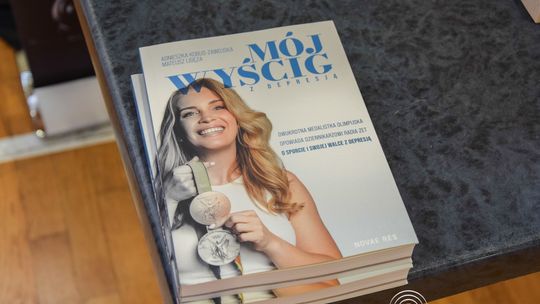 zdjęcie przedstawia dzieci podczas wioślarskiej ligi mistrzów w gorlicach