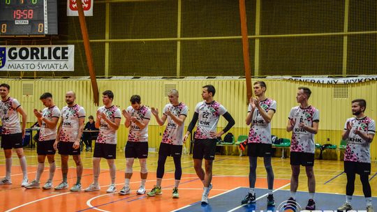 Mecz siatkówki pomiędzy GKPS Gorlice a Wawelem Kraków siatkarze podczas meczu