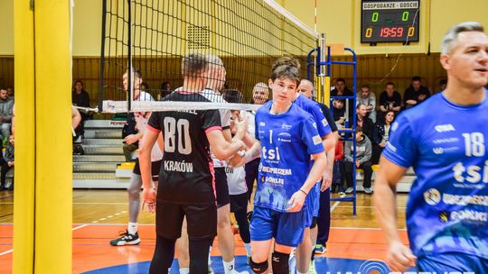 Mecz siatkówki pomiędzy GKPS Gorlice a Wawelem Kraków siatkarze podczas meczu