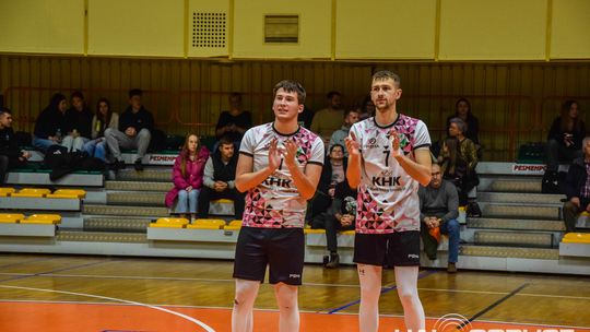 Mecz siatkówki pomiędzy GKPS Gorlice a Wawelem Kraków siatkarze podczas meczu