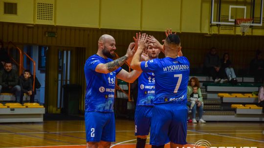 Mecz siatkówki pomiędzy GKPS Gorlice a Wawelem Kraków siatkarze podczas meczu
