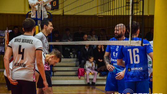 Mecz siatkówki pomiędzy GKPS Gorlice a Wawelem Kraków siatkarze podczas meczu
