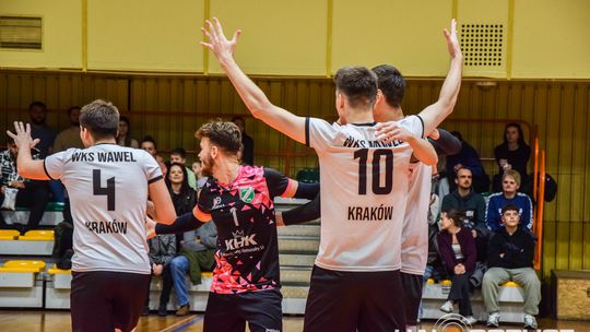 Mecz siatkówki pomiędzy GKPS Gorlice a Wawelem Kraków siatkarze podczas meczu