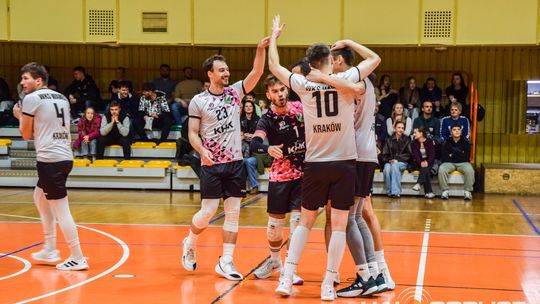 Mecz siatkówki pomiędzy GKPS Gorlice a Wawelem Kraków siatkarze podczas meczu
