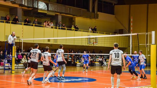 Mecz siatkówki pomiędzy GKPS Gorlice a Wawelem Kraków siatkarze podczas meczu