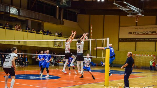 Mecz siatkówki pomiędzy GKPS Gorlice a Wawelem Kraków siatkarze podczas meczu