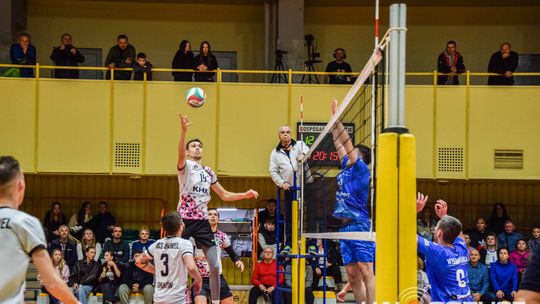 Mecz siatkówki pomiędzy GKPS Gorlice a Wawelem Kraków siatkarze podczas meczu