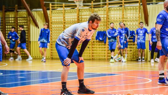 Mecz siatkówki pomiędzy GKPS Gorlice a Wawelem Kraków siatkarze podczas meczu