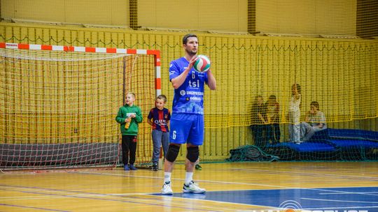 Mecz siatkówki pomiędzy GKPS Gorlice a Wawelem Kraków siatkarze podczas meczu