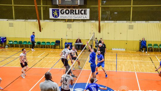 Mecz siatkówki pomiędzy GKPS Gorlice a Wawelem Kraków siatkarze podczas meczu
