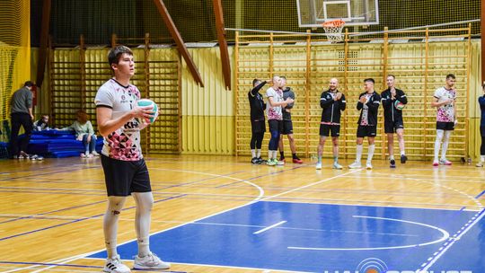 Mecz siatkówki pomiędzy GKPS Gorlice a Wawelem Kraków siatkarze podczas meczu