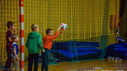 Mecz siatkówki pomiędzy GKPS Gorlice a Wawelem Kraków siatkarze podczas meczu