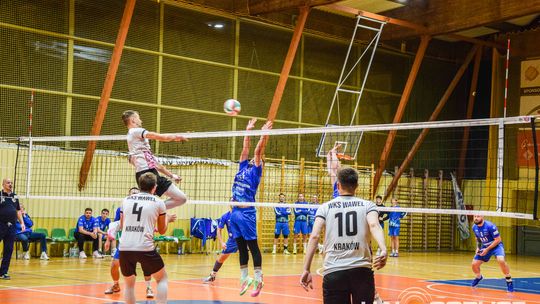 Mecz siatkówki pomiędzy GKPS Gorlice a Wawelem Kraków siatkarze podczas meczu