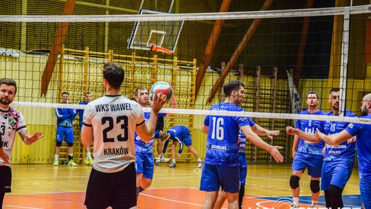 Mecz siatkówki pomiędzy GKPS Gorlice a Wawelem Kraków siatkarze podczas meczu