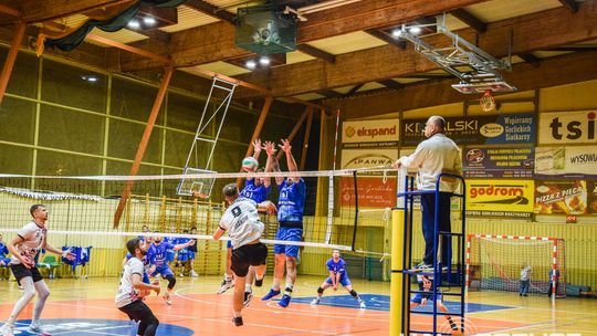 Mecz siatkówki pomiędzy GKPS Gorlice a Wawelem Kraków siatkarze podczas meczu