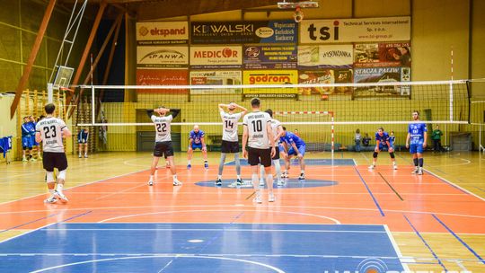Mecz siatkówki pomiędzy GKPS Gorlice a Wawelem Kraków siatkarze podczas meczu
