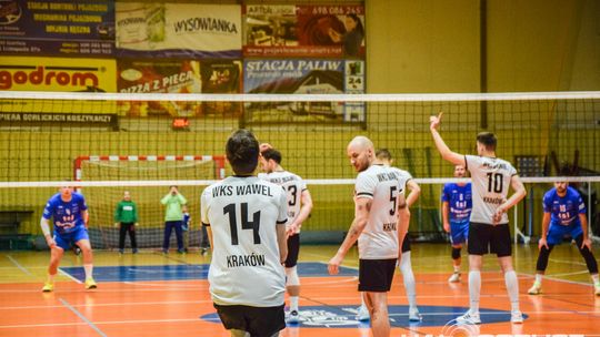 Mecz siatkówki pomiędzy GKPS Gorlice a Wawelem Kraków siatkarze podczas meczu