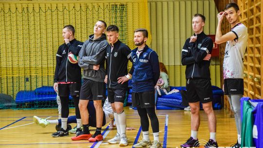 Mecz siatkówki pomiędzy GKPS Gorlice a Wawelem Kraków siatkarze podczas meczu