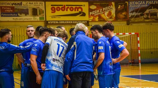 Mecz siatkówki pomiędzy GKPS Gorlice a Wawelem Kraków siatkarze podczas meczu