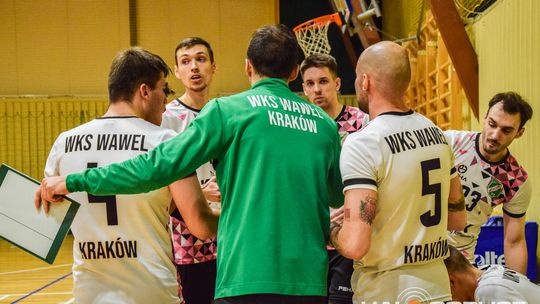 Mecz siatkówki pomiędzy GKPS Gorlice a Wawelem Kraków siatkarze podczas meczu