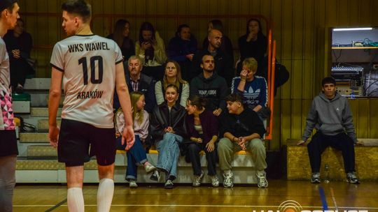 Mecz siatkówki pomiędzy GKPS Gorlice a Wawelem Kraków siatkarze podczas meczu