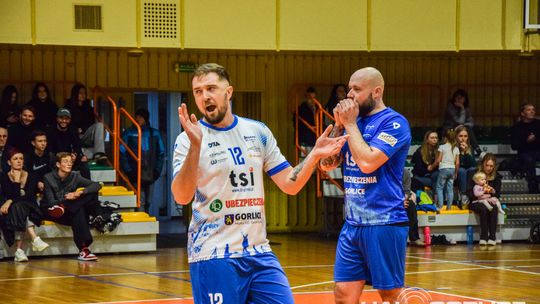 Mecz siatkówki pomiędzy GKPS Gorlice a Wawelem Kraków siatkarze podczas meczu