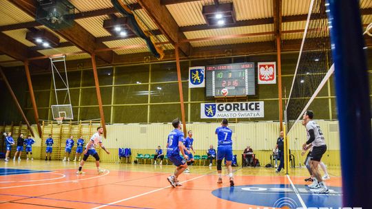 Mecz siatkówki pomiędzy GKPS Gorlice a Wawelem Kraków siatkarze podczas meczu