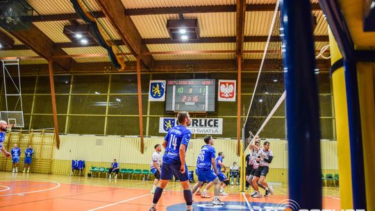 Mecz siatkówki pomiędzy GKPS Gorlice a Wawelem Kraków siatkarze podczas meczu
