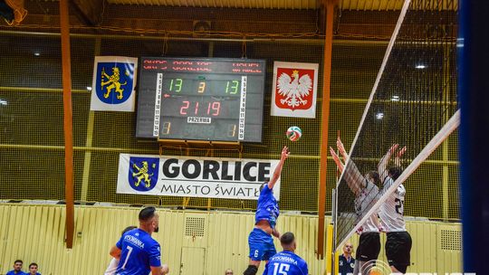 Mecz siatkówki pomiędzy GKPS Gorlice a Wawelem Kraków siatkarze podczas meczu