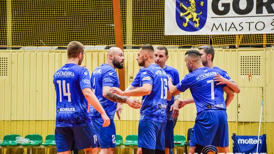 Mecz siatkówki pomiędzy GKPS Gorlice a Wawelem Kraków siatkarze podczas meczu