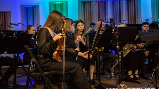 „Symphonic Project for Peace and Humanity” w PSM w Gorlicach muzycy podczas koncertu w szkole muzycznej w gorlicach