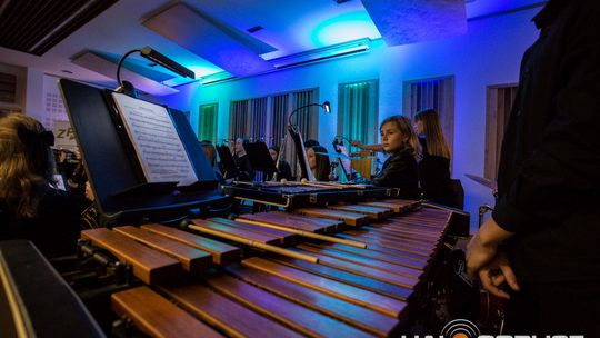 „Symphonic Project for Peace and Humanity” w PSM w Gorlicach muzycy podczas koncertu w szkole muzycznej w gorlicach