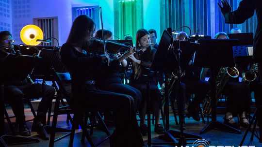 „Symphonic Project for Peace and Humanity” w PSM w Gorlicach muzycy podczas koncertu w szkole muzycznej w gorlicach