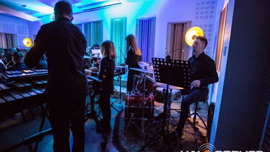 „Symphonic Project for Peace and Humanity” w PSM w Gorlicach muzycy podczas koncertu w szkole muzycznej w gorlicach