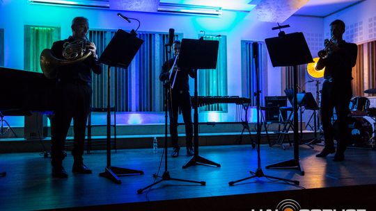 „Symphonic Project for Peace and Humanity” w PSM w Gorlicach muzycy podczas koncertu w szkole muzycznej w gorlicach