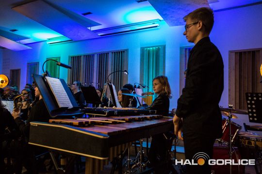 muzycy podczas koncertu w szkole muzycznej w gorlicach