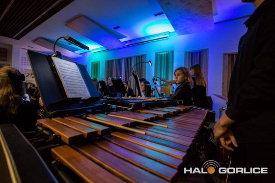 muzycy podczas koncertu w szkole muzycznej w gorlicach