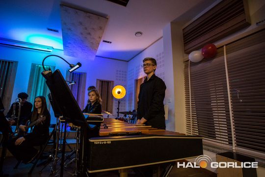 muzycy podczas koncertu w szkole muzycznej w gorlicach