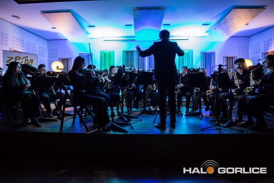 muzycy podczas koncertu w szkole muzycznej w gorlicach