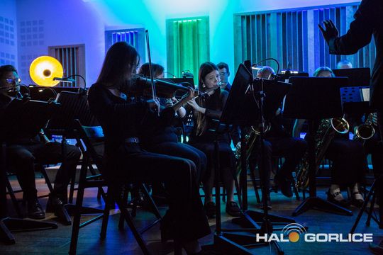 muzycy podczas koncertu w szkole muzycznej w gorlicach