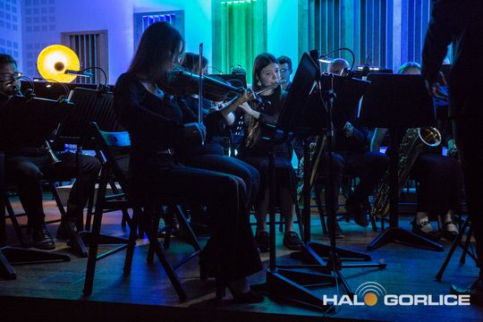 muzycy podczas koncertu w szkole muzycznej w gorlicach