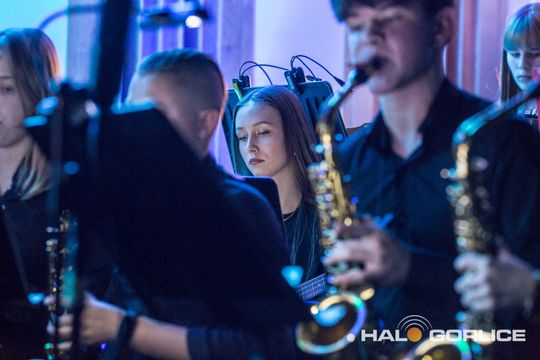 muzycy podczas koncertu w szkole muzycznej w gorlicach