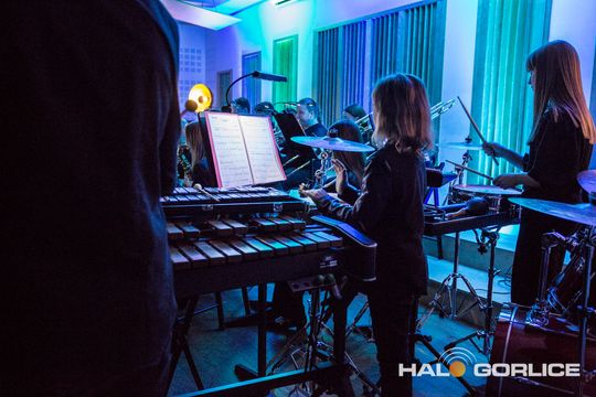 muzycy podczas koncertu w szkole muzycznej w gorlicach