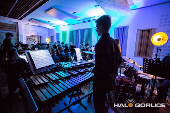muzycy podczas koncertu w szkole muzycznej w gorlicach