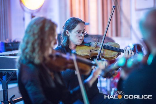 muzycy podczas koncertu w szkole muzycznej w gorlicach