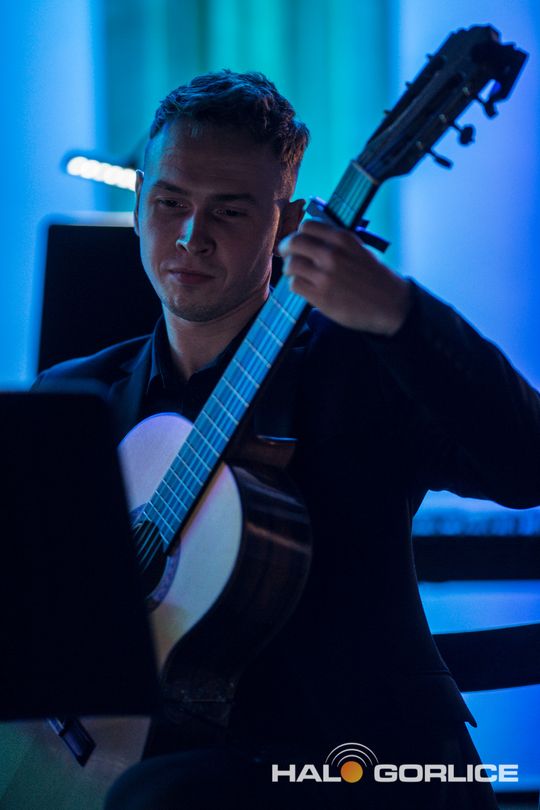 muzycy podczas koncertu w szkole muzycznej w gorlicach